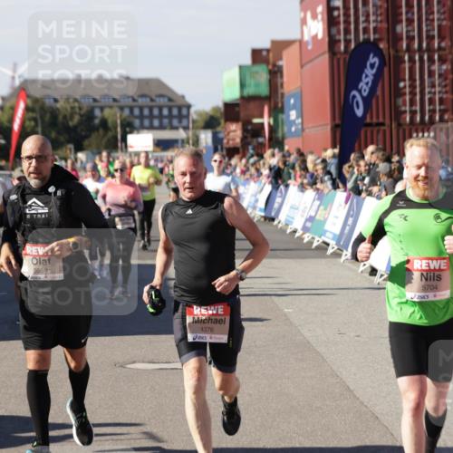03.10.2025 - Köhlbrandbrückenlauf Jannik Wohlers http://msf.ph/oto/9091495 03.10.2025 13:19:50 Ziel 4376, 4539, 4981, 5047, 5059, 5148, 5647, 5648, 5650, 5704, 5841, 5931, 5975, 6068, 6382, 6383, 6414, 6509, 6567, 6568, 6600, 6660, 6663, 6730 meine-sportfotos.de