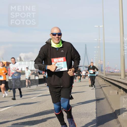03.10.2025 - Köhlbrandbrückenlauf Jannik Wohlers http://msf.ph/oto/9091496 03.10.2025 09:59:28 Position 3 30, 8843 meine-sportfotos.de