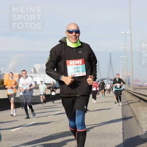 03.10.2025 - Köhlbrandbrückenlauf Jannik Wohlers http://msf.ph/oto/9091507 03.10.2025 09:59:28 Position 3 3069, 3843 meine-sportfotos.de