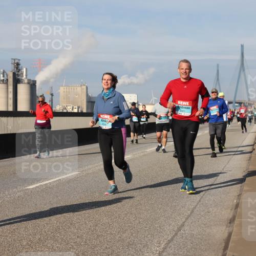 03.10.2025 - Köhlbrandbrückenlauf Lena Gebhardt http://msf.ph/oto/9091509 03.10.2025 10:07:59 Position 2 2258, 2321 meine-sportfotos.de
