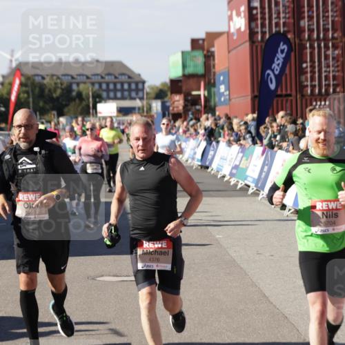 03.10.2025 - Köhlbrandbrückenlauf Jannik Wohlers http://msf.ph/oto/9091511 03.10.2025 13:19:50 Ziel 4376, 4539, 4981, 5047, 5059, 5148, 5647, 5648, 5650, 5704, 5841, 5931, 5975, 6068, 6382, 6383, 6414, 6509, 6567, 6568, 6600, 6660, 6663, 6730 meine-sportfotos.de