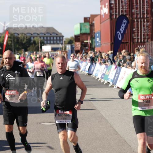 03.10.2025 - Köhlbrandbrückenlauf Jannik Wohlers http://msf.ph/oto/9091521 03.10.2025 13:19:50 Ziel 4376, 4539, 4981, 5047, 5059, 5148, 5647, 5648, 5650, 5704, 5841, 5931, 5975, 6068, 6382, 6383, 6414, 6509, 6567, 6568, 6600, 6660, 6663, 6730 meine-sportfotos.de
