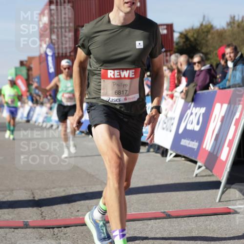 03.10.2025 - Köhlbrandbrückenlauf Jannik Wohlers http://msf.ph/oto/9091525 03.10.2025 12:53:59 Ziel 4030, 4088, 5710, 5947, 6002, 6200, 6817 meine-sportfotos.de
