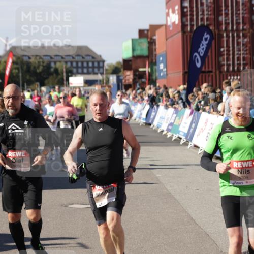 03.10.2025 - Köhlbrandbrückenlauf Jannik Wohlers http://msf.ph/oto/9091531 03.10.2025 13:19:50 Ziel 4376, 4539, 4981, 5047, 5059, 5148, 5647, 5648, 5650, 5704, 5841, 5931, 5975, 6068, 6382, 6383, 6414, 6509, 6567, 6568, 6600, 6660, 6663, 6730 meine-sportfotos.de