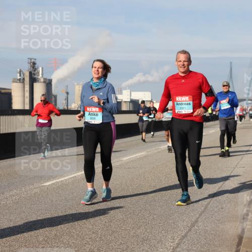 03.10.2025 - Köhlbrandbrückenlauf Lena Gebhardt http://msf.ph/oto/9091532 03.10.2025 10:08:00 Position 2 2258, 2321 meine-sportfotos.de