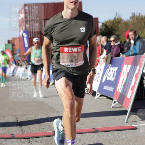 03.10.2025 - Köhlbrandbrückenlauf Jannik Wohlers http://msf.ph/oto/9091536 03.10.2025 12:53:59 Ziel 4030, 4088, 5710, 5947, 6002, 6200, 6817 meine-sportfotos.de
