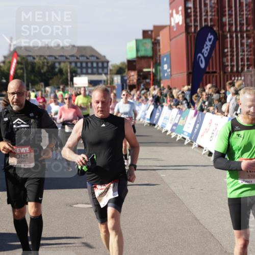 03.10.2025 - Köhlbrandbrückenlauf Jannik Wohlers http://msf.ph/oto/9091539 03.10.2025 13:19:50 Ziel 4376, 4539, 4981, 5047, 5059, 5148, 5647, 5648, 5650, 5704, 5841, 5931, 5975, 6068, 6382, 6383, 6414, 6509, 6567, 6568, 6600, 6660, 6663, 6730 meine-sportfotos.de