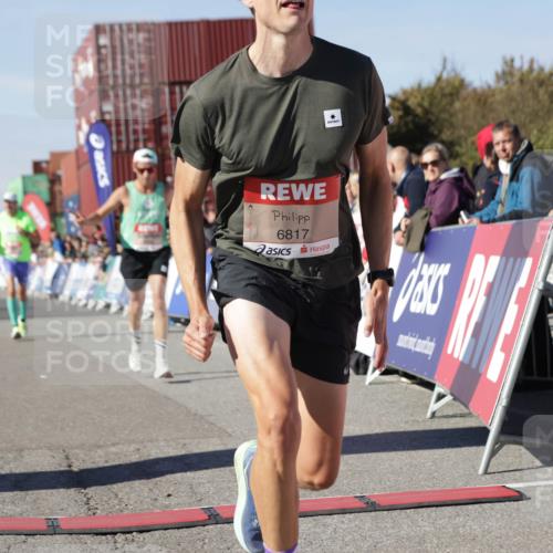 03.10.2025 - Köhlbrandbrückenlauf Jannik Wohlers http://msf.ph/oto/9091544 03.10.2025 12:53:59 Ziel 4030, 4088, 5710, 5947, 6002, 6200, 6817 meine-sportfotos.de