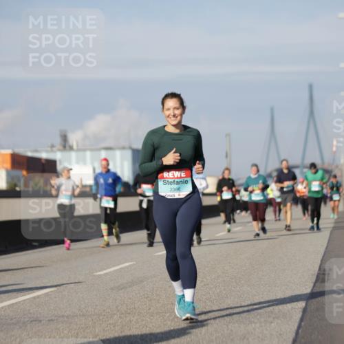 03.10.2025 - Köhlbrandbrückenlauf Jannik Wohlers http://msf.ph/oto/9091546 03.10.2025 10:11:08 Position 3 2388 meine-sportfotos.de