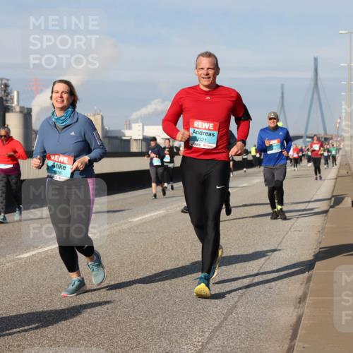 03.10.2025 - Köhlbrandbrückenlauf Lena Gebhardt http://msf.ph/oto/9091551 03.10.2025 10:08:00 Position 2 2258, 2321 meine-sportfotos.de