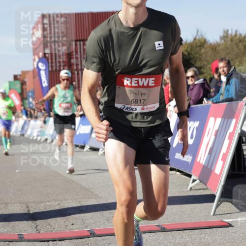 03.10.2025 - Köhlbrandbrückenlauf Jannik Wohlers http://msf.ph/oto/9091553 03.10.2025 12:53:59 Ziel 4030, 4088, 5710, 5947, 6002, 6200, 6817 meine-sportfotos.de