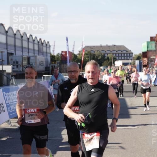 03.10.2025 - Köhlbrandbrückenlauf Jannik Wohlers http://msf.ph/oto/9091578 03.10.2025 13:19:51 Ziel 4376, 4539, 4981, 5047, 5059, 5148, 5647, 5648, 5650, 5656, 5657, 5704, 5841, 5931, 6068, 6414, 6509, 6567, 6568, 6660, 6663, 6730 meine-sportfotos.de