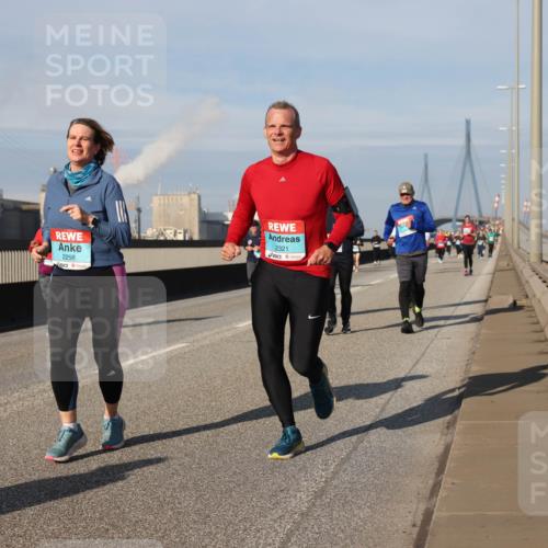 03.10.2025 - Köhlbrandbrückenlauf Lena Gebhardt http://msf.ph/oto/9091585 03.10.2025 10:08:00 Position 2 2258, 2321 meine-sportfotos.de