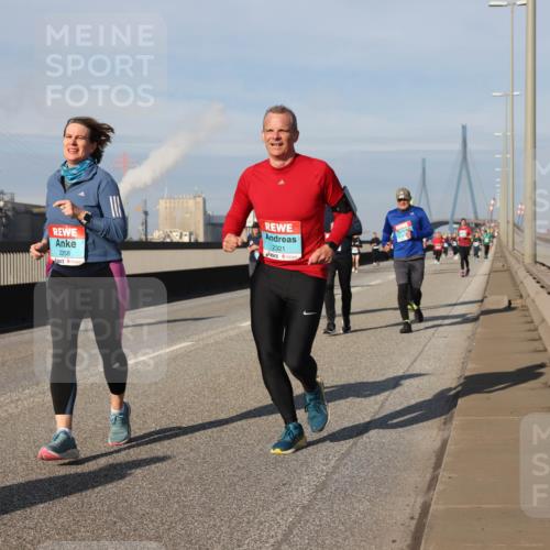03.10.2025 - Köhlbrandbrückenlauf Lena Gebhardt http://msf.ph/oto/9091589 03.10.2025 10:08:01 Position 2 2258, 2321 meine-sportfotos.de