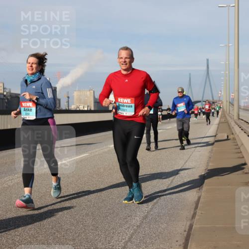 03.10.2025 - Köhlbrandbrückenlauf Lena Gebhardt http://msf.ph/oto/9091597 03.10.2025 10:08:01 Position 2 2258, 2321 meine-sportfotos.de