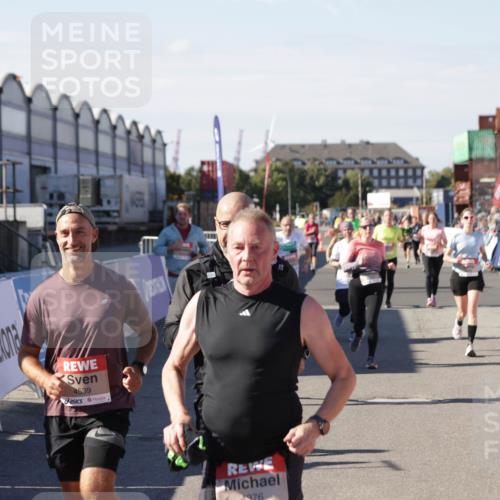03.10.2025 - Köhlbrandbrückenlauf Jannik Wohlers http://msf.ph/oto/9091601 03.10.2025 13:19:51 Ziel 4376, 4539, 4981, 5047, 5059, 5148, 5647, 5648, 5650, 5656, 5657, 5704, 5841, 5931, 6068, 6414, 6509, 6567, 6568, 6660, 6663, 6730 meine-sportfotos.de