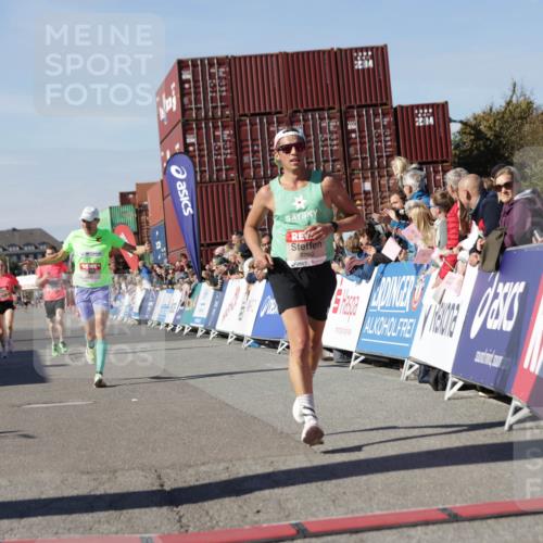 03.10.2025 - Köhlbrandbrückenlauf Jannik Wohlers http://msf.ph/oto/9091606 03.10.2025 12:54:00 Ziel 4030, 4088, 5710, 5947, 6002, 6200, 6817 meine-sportfotos.de