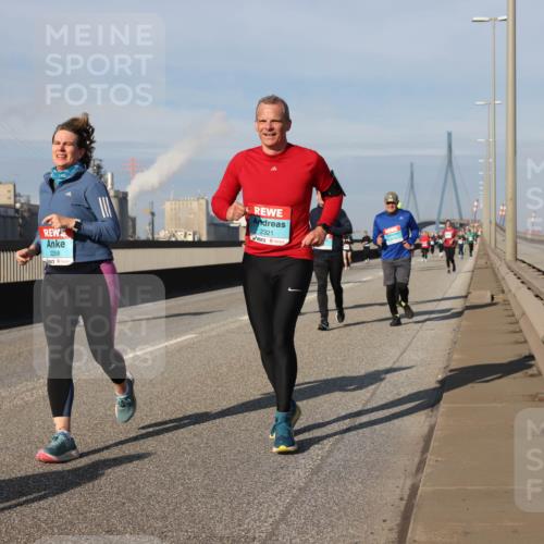 03.10.2025 - Köhlbrandbrückenlauf Lena Gebhardt http://msf.ph/oto/9091609 03.10.2025 10:08:01 Position 2 2258, 2321 meine-sportfotos.de