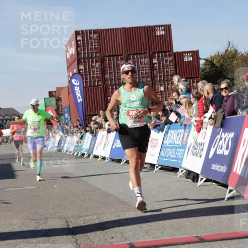 03.10.2025 - Köhlbrandbrückenlauf Jannik Wohlers http://msf.ph/oto/9091618 03.10.2025 12:54:00 Ziel 4030, 4088, 5710, 5947, 6002, 6200, 6817 meine-sportfotos.de