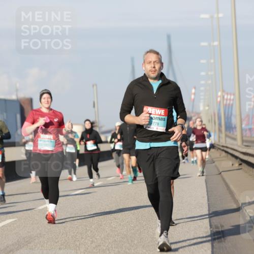 03.10.2025 - Köhlbrandbrückenlauf Jannik Wohlers http://msf.ph/oto/9091621 03.10.2025 09:59:33 Position 3 1591, 2778 meine-sportfotos.de