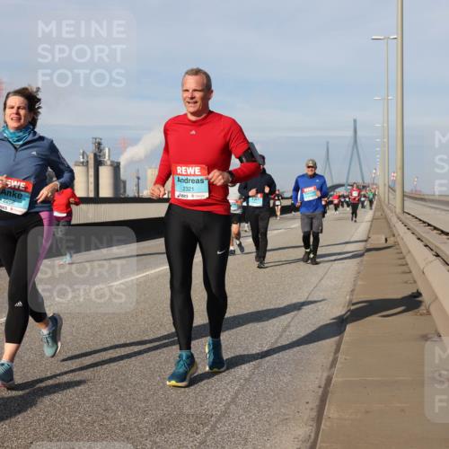03.10.2025 - Köhlbrandbrückenlauf Lena Gebhardt http://msf.ph/oto/9091628 03.10.2025 10:08:01 Position 2 2258, 2321 meine-sportfotos.de