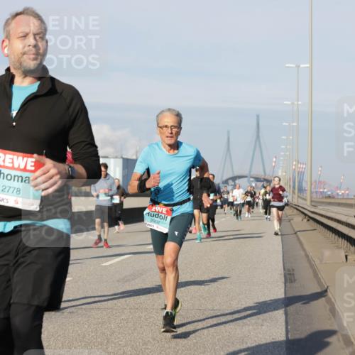 03.10.2025 - Köhlbrandbrückenlauf Jannik Wohlers http://msf.ph/oto/9091631 03.10.2025 09:59:36 Position 3 2778, 2902 meine-sportfotos.de