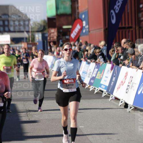 03.10.2025 - Köhlbrandbrückenlauf Jannik Wohlers http://msf.ph/oto/9091634 03.10.2025 13:19:53 Ziel 4376, 4539, 5047, 5059, 5148, 5647, 5648, 5656, 5657, 5658, 5704, 5841, 6068, 6414, 6509, 6567, 6568, 6660, 6663, 6730 meine-sportfotos.de