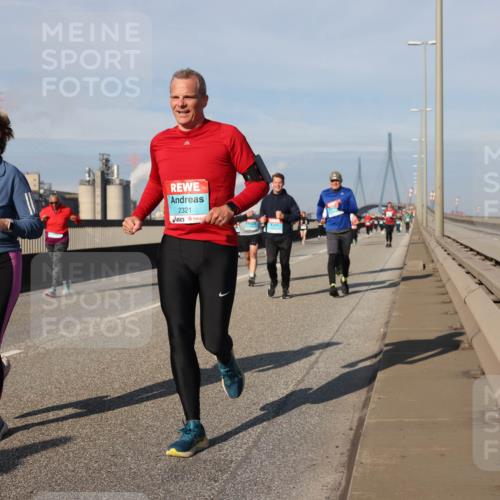 03.10.2025 - Köhlbrandbrückenlauf Lena Gebhardt http://msf.ph/oto/9091638 03.10.2025 10:08:01 Position 2 2258, 2321 meine-sportfotos.de