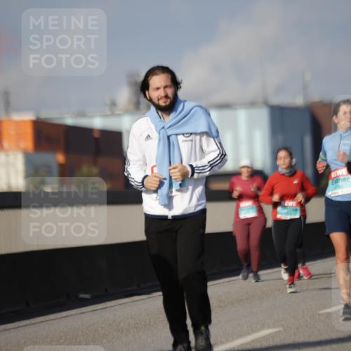03.10.2025 - Köhlbrandbrückenlauf Jannik Wohlers http://msf.ph/oto/9091645 03.10.2025 10:11:14 Position 3 2342, 2763, 1700, 3819 meine-sportfotos.de