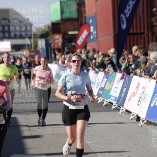 03.10.2025 - Köhlbrandbrückenlauf Jannik Wohlers http://msf.ph/oto/9091647 03.10.2025 13:19:53 Ziel 4376, 4539, 5047, 5059, 5148, 5647, 5648, 5656, 5657, 5658, 5704, 5841, 6068, 6414, 6509, 6567, 6568, 6660, 6663, 6730 meine-sportfotos.de