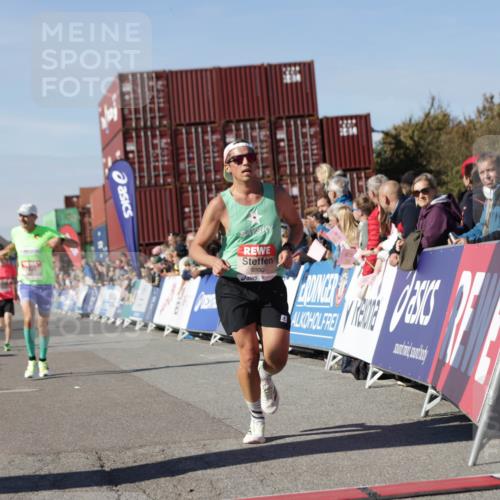 03.10.2025 - Köhlbrandbrückenlauf Jannik Wohlers http://msf.ph/oto/9091651 03.10.2025 12:54:00 Ziel 4030, 4088, 5710, 5947, 6002, 6200, 6817 meine-sportfotos.de