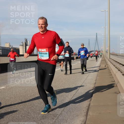 03.10.2025 - Köhlbrandbrückenlauf Lena Gebhardt http://msf.ph/oto/9091652 03.10.2025 10:08:01 Position 2 2258, 2321 meine-sportfotos.de