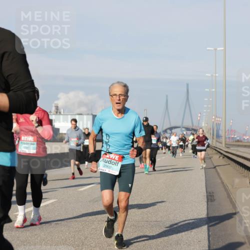 03.10.2025 - Köhlbrandbrückenlauf Jannik Wohlers http://msf.ph/oto/9091658 03.10.2025 09:59:36 Position 3 1591, 2902 meine-sportfotos.de
