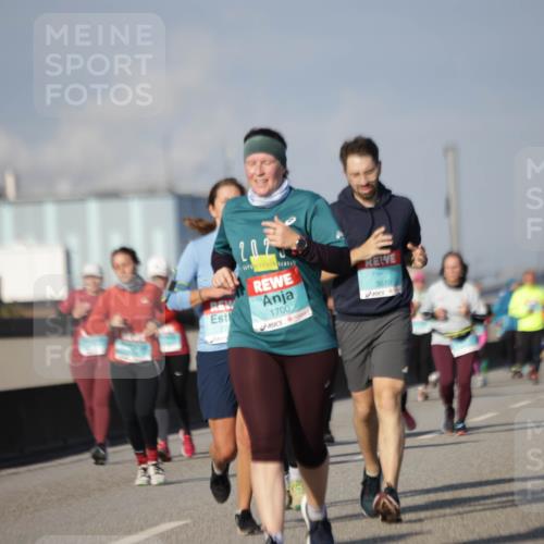 03.10.2025 - Köhlbrandbrückenlauf Jannik Wohlers http://msf.ph/oto/9091676 03.10.2025 10:11:15 Position 3 202, 1700, 3819 meine-sportfotos.de