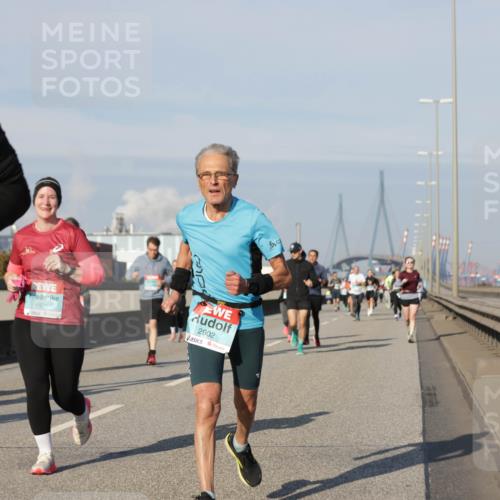 03.10.2025 - Köhlbrandbrückenlauf Jannik Wohlers http://msf.ph/oto/9091679 03.10.2025 09:59:36 Position 3 1591, 2902, 69 meine-sportfotos.de