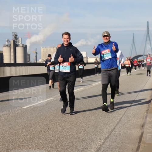 03.10.2025 - Köhlbrandbrückenlauf Lena Gebhardt http://msf.ph/oto/9091684 03.10.2025 10:08:03 Position 2 2633, 2624 meine-sportfotos.de