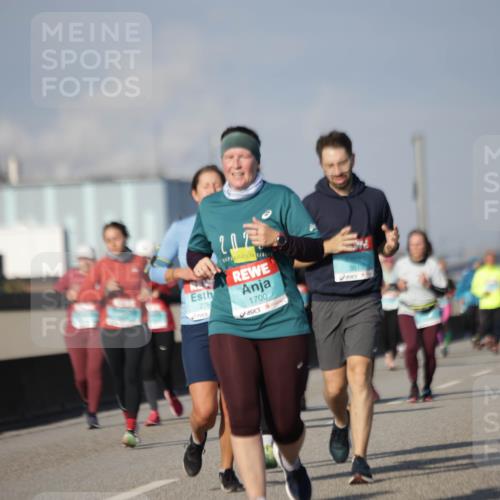 03.10.2025 - Köhlbrandbrückenlauf Jannik Wohlers http://msf.ph/oto/9091687 03.10.2025 10:11:15 Position 3 276, 1700, 3819, 3045 meine-sportfotos.de