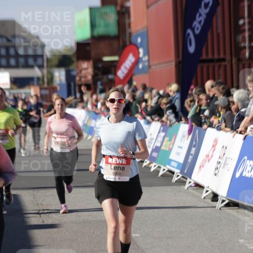 03.10.2025 - Köhlbrandbrückenlauf Jannik Wohlers http://msf.ph/oto/9091695 03.10.2025 13:19:53 Ziel 4376, 4539, 5047, 5059, 5148, 5647, 5648, 5656, 5657, 5658, 5704, 5841, 6068, 6414, 6509, 6567, 6568, 6660, 6663, 6730 meine-sportfotos.de