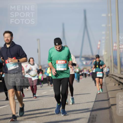 03.10.2025 - Köhlbrandbrückenlauf Jannik Wohlers http://msf.ph/oto/9091702 03.10.2025 10:11:16 Position 3 2025, 1700, 381, 3045 meine-sportfotos.de