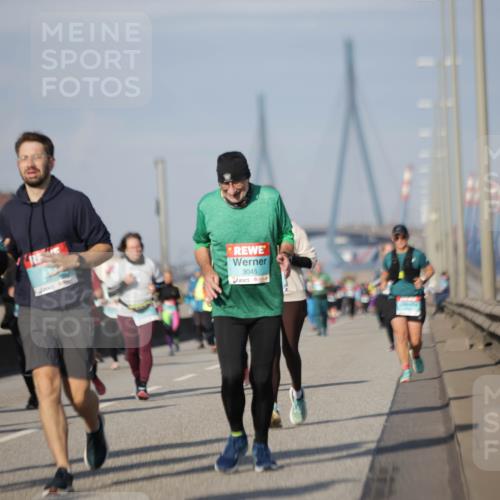 03.10.2025 - Köhlbrandbrückenlauf Jannik Wohlers http://msf.ph/oto/9091707 03.10.2025 10:11:16 Position 3 2025, 1700, 3815, 3045 meine-sportfotos.de