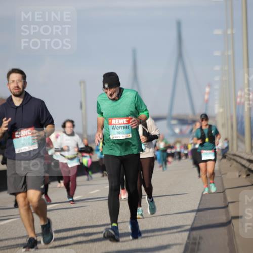03.10.2025 - Köhlbrandbrückenlauf Jannik Wohlers http://msf.ph/oto/9091720 03.10.2025 10:11:16 Position 3 1700, 3819, 3045 meine-sportfotos.de