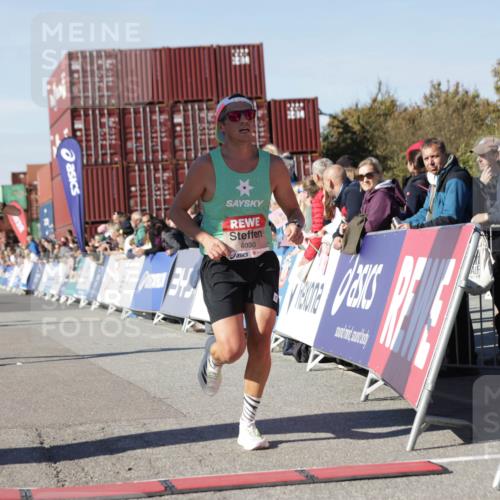 03.10.2025 - Köhlbrandbrückenlauf Jannik Wohlers http://msf.ph/oto/9091722 03.10.2025 12:54:01 Ziel 4030, 4088, 5710, 5947, 6002, 6200, 6817 meine-sportfotos.de