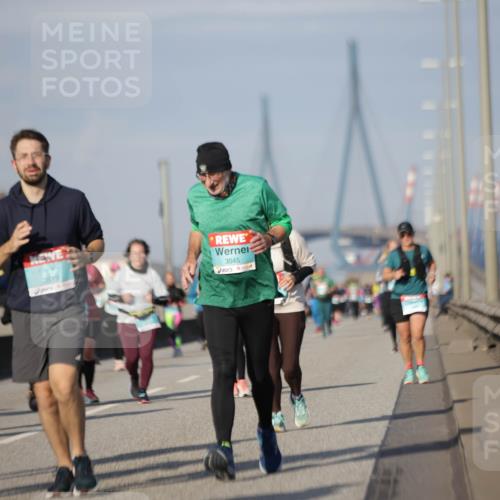 03.10.2025 - Köhlbrandbrückenlauf Jannik Wohlers http://msf.ph/oto/9091723 03.10.2025 10:11:16 Position 3 1700, 3819, 3045 meine-sportfotos.de