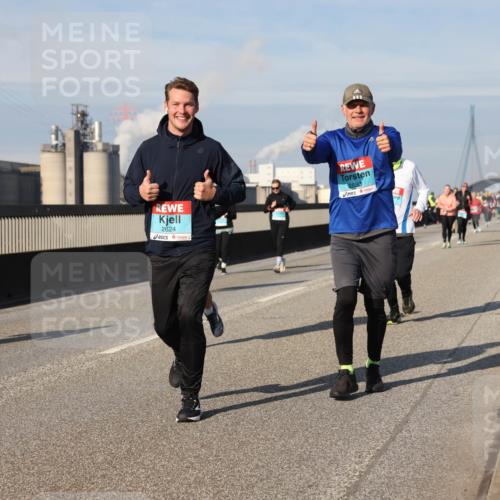 03.10.2025 - Köhlbrandbrückenlauf Lena Gebhardt http://msf.ph/oto/9091727 03.10.2025 10:08:03 Position 2 2624, 2633 meine-sportfotos.de