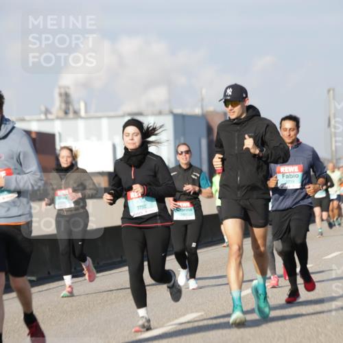 03.10.2025 - Köhlbrandbrückenlauf Jannik Wohlers http://msf.ph/oto/9091729 03.10.2025 09:59:39 Position 3 3792, 1481, 2719 meine-sportfotos.de