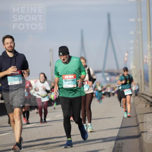 03.10.2025 - Köhlbrandbrückenlauf Jannik Wohlers http://msf.ph/oto/9091732 03.10.2025 10:11:16 Position 3 1700, 3819, 3045 meine-sportfotos.de