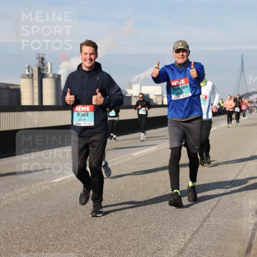 03.10.2025 - Köhlbrandbrückenlauf Lena Gebhardt http://msf.ph/oto/9091737 03.10.2025 10:08:03 Position 2 2624, 2633 meine-sportfotos.de