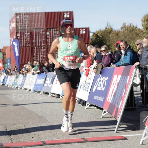 03.10.2025 - Köhlbrandbrückenlauf Jannik Wohlers http://msf.ph/oto/9091744 03.10.2025 12:54:01 Ziel 4030, 4088, 5710, 5947, 6002, 6200, 6817 meine-sportfotos.de