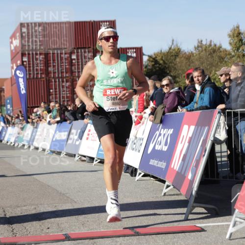 03.10.2025 - Köhlbrandbrückenlauf Jannik Wohlers http://msf.ph/oto/9091752 03.10.2025 12:54:01 Ziel 4030, 4088, 5710, 5947, 6002, 6200, 6817 meine-sportfotos.de