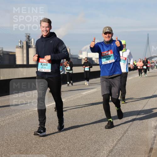03.10.2025 - Köhlbrandbrückenlauf Lena Gebhardt http://msf.ph/oto/9091761 03.10.2025 10:08:03 Position 2 2624, 2633 meine-sportfotos.de